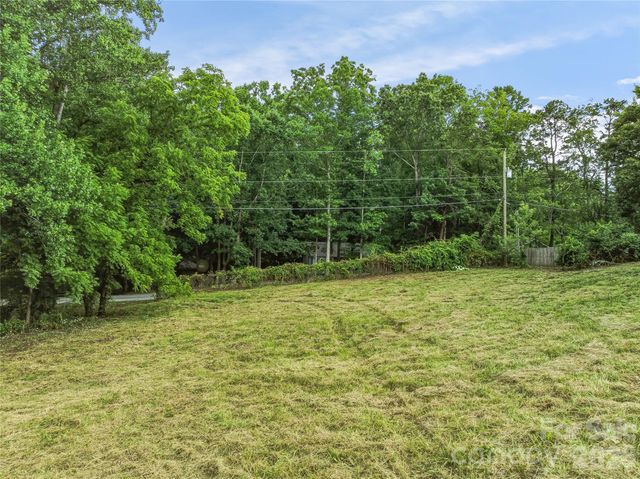 99999 Daniel Road 3, Asheville, NC 28806