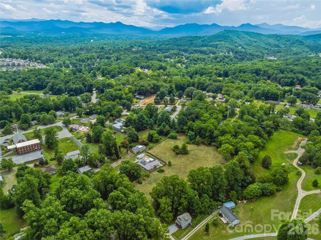 99999 Daniel Road 3, Asheville, NC 28806