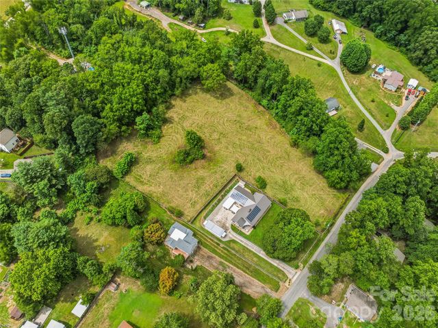 99999 Daniel Road 3, Asheville, NC 28806