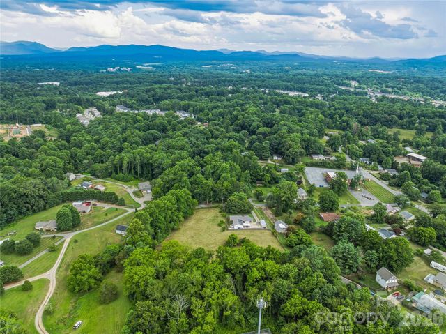 99999 Daniel Road 3, Asheville, NC 28806