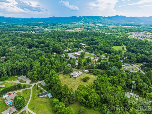 99999 Daniel Road 3, Asheville, NC 28806