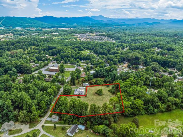 99999 Daniel Road 3, Asheville, NC 28806