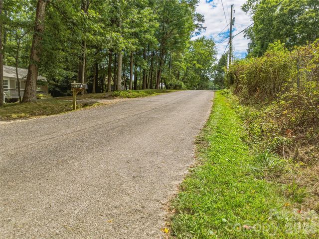 99999 Daniel Road 3, Asheville, NC 28806