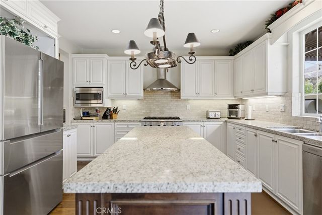 3435 S Saddleback Court, Santa Ana, CA 92704