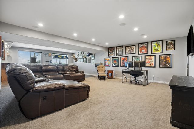 3065 Ridgeview Drive, Ely, IA 52227