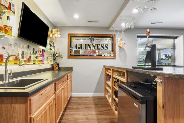 3065 Ridgeview Drive, Ely, IA 52227