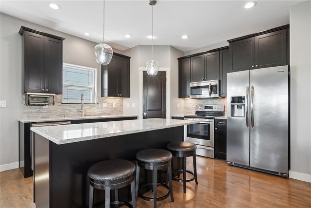 3065 Ridgeview Drive, Ely, IA 52227