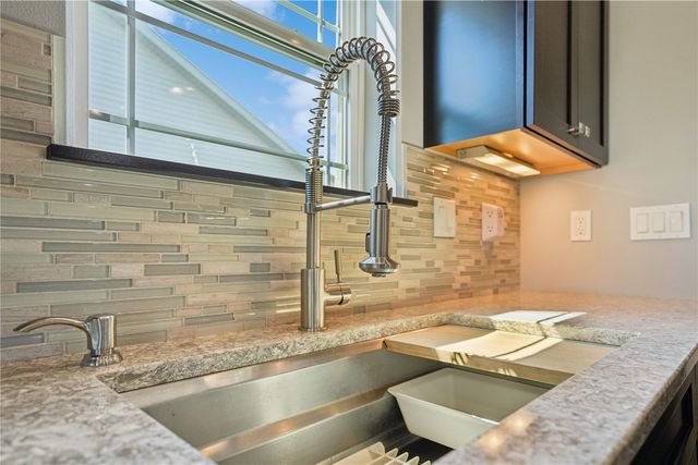 3065 Ridgeview Drive, Ely, IA 52227