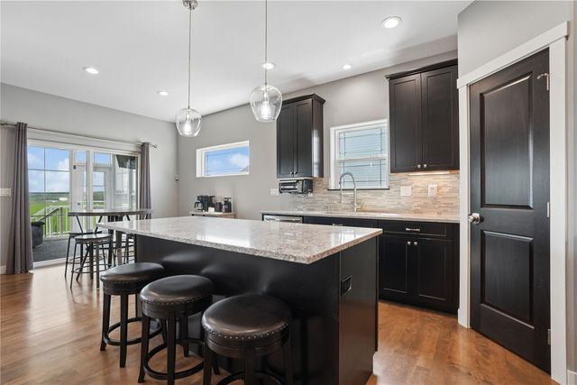 3065 Ridgeview Drive, Ely, IA 52227