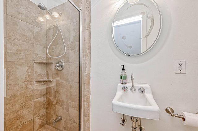 2112 Harold Street, Houston, TX 77098