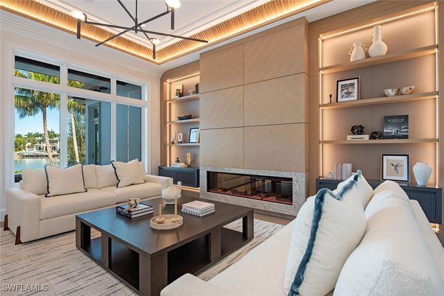 275 SPRING LINE DR, Naples, FL 34102