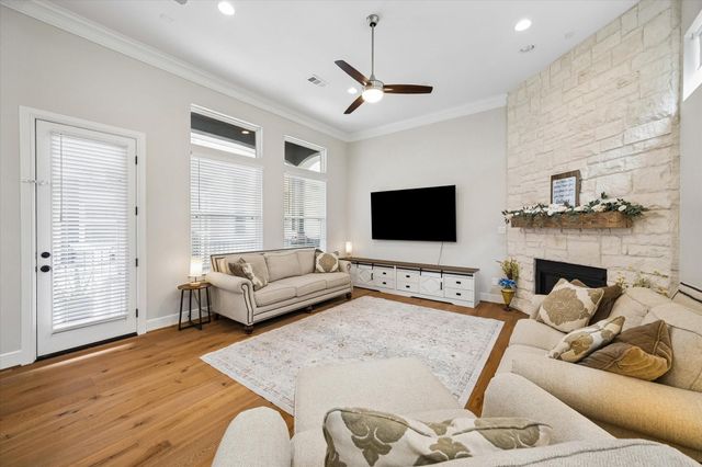 1202 W 16th Street C, Houston, TX 77008