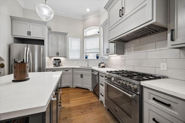 1202 W 16th Street C, Houston, TX 77008