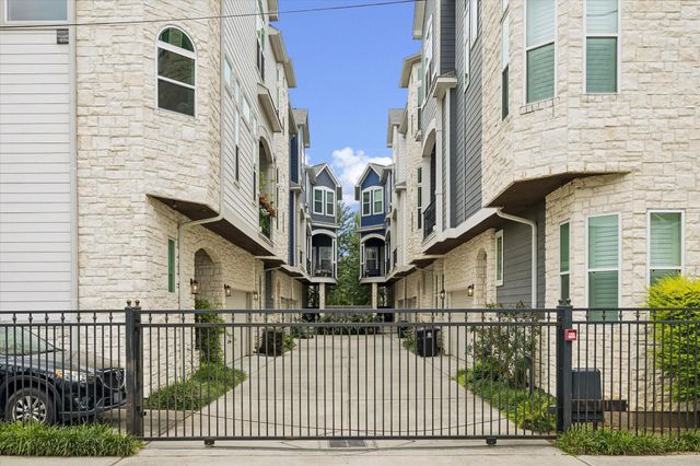 1202 W 16th Street C, Houston, TX 77008