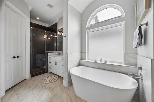1202 W 16th Street C, Houston, TX 77008
