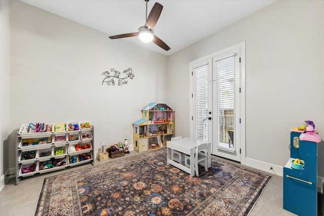 1202 W 16th Street C, Houston, TX 77008