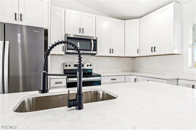 2212 NE 6th AVE, Cape Coral, FL 33909