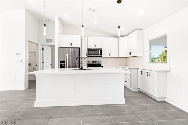 2212 NE 6th AVE, Cape Coral, FL 33909