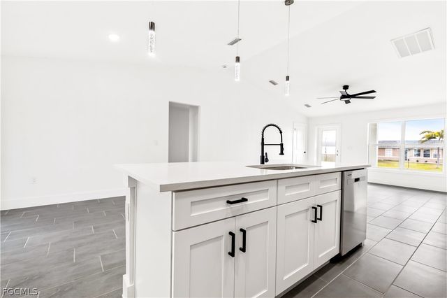 2212 NE 6th AVE, Cape Coral, FL 33909