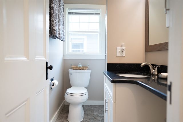 10 Essex Pl, Harwich, MA 02646