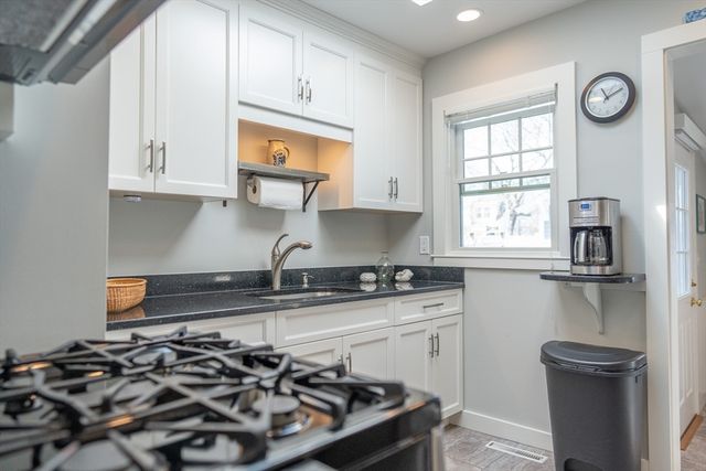 10 Essex Pl, Harwich, MA 02646