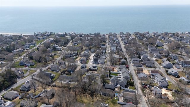 10 Essex Pl, Harwich, MA 02646