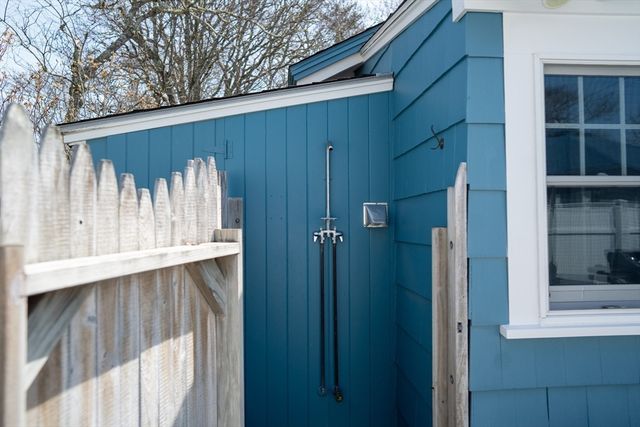 10 Essex Pl, Harwich, MA 02646