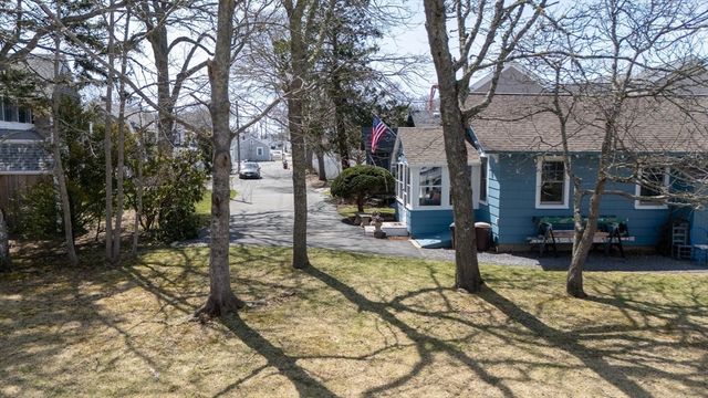 10 Essex Pl, Harwich, MA 02646