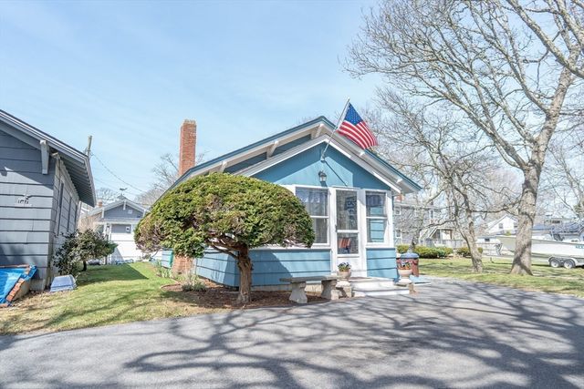10 Essex Pl, Harwich, MA 02646