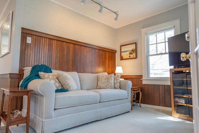 10 Essex Pl, Harwich, MA 02646