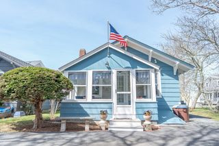 10 Essex Pl, Harwich, MA 02646