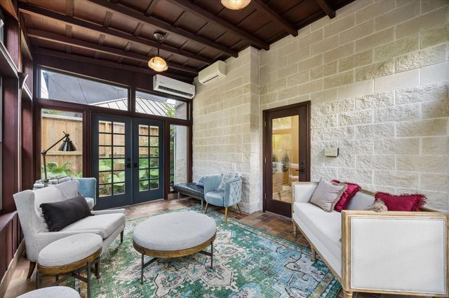 1657 Bonnie Brae Street, Houston, TX 77006