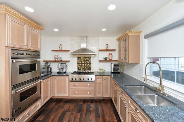 30 Rosalie St, Fair Lawn Boro, NJ 07410