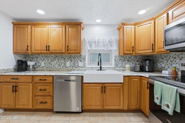 14513 W DUVAL Place W, Jacksonville, FL 32218