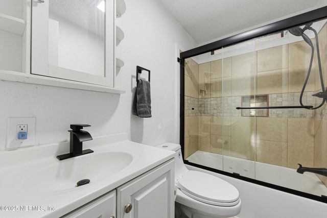 14513 W DUVAL Place W, Jacksonville, FL 32218