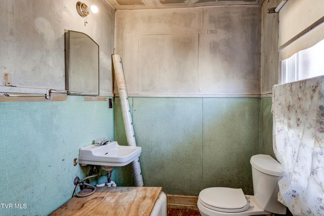 1411 East Watauga Avenue, Johnson City, TN 37601