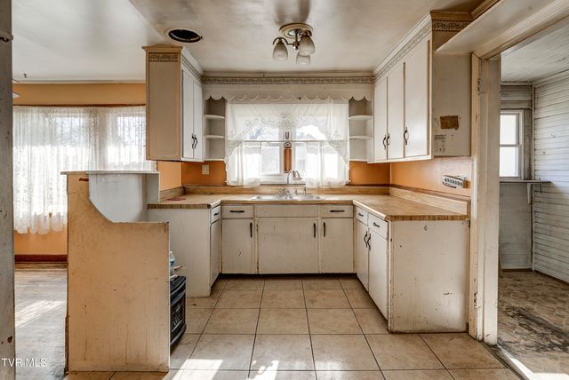 1411 East Watauga Avenue, Johnson City, TN 37601