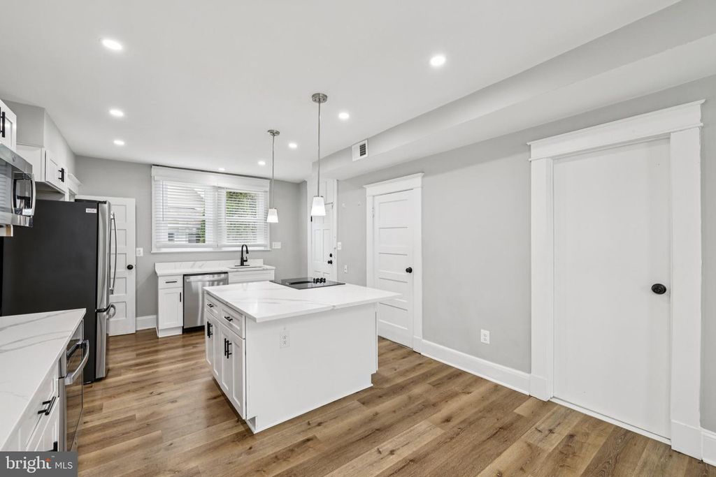 Image 12 of property listing at 4118 KATHLAND AVE, Baltimore, MD 21207