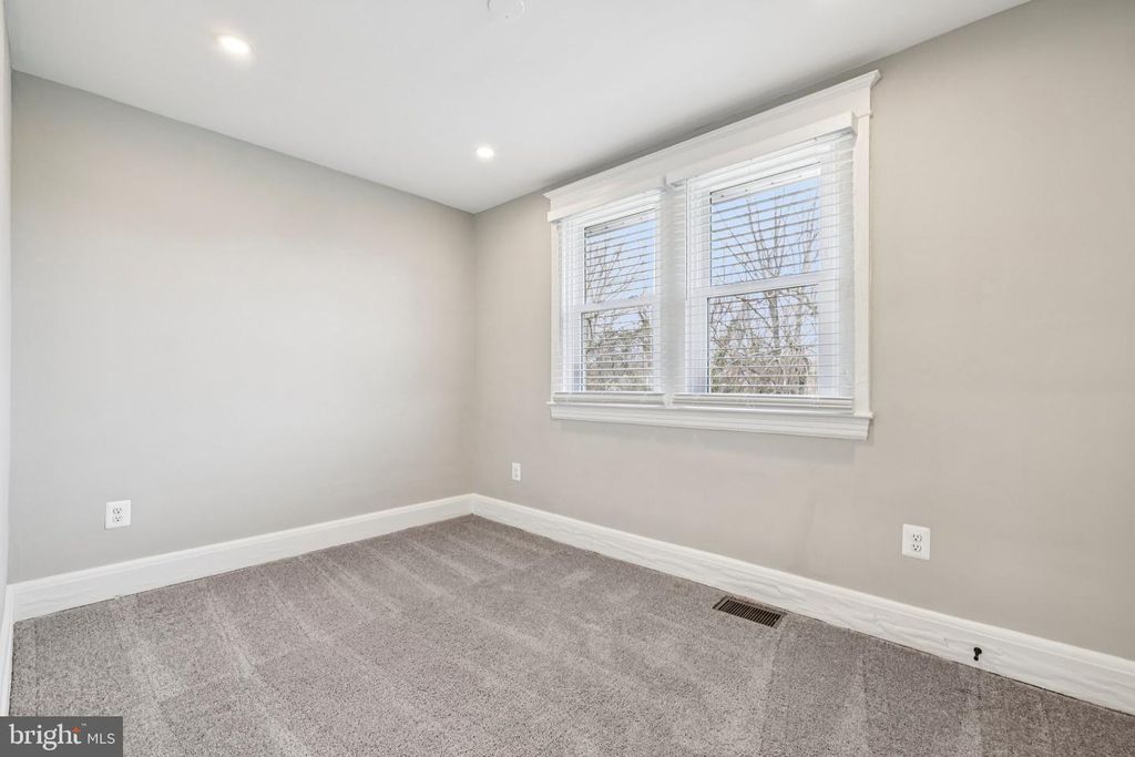 Image 15 of property listing at 4118 KATHLAND AVE, Baltimore, MD 21207