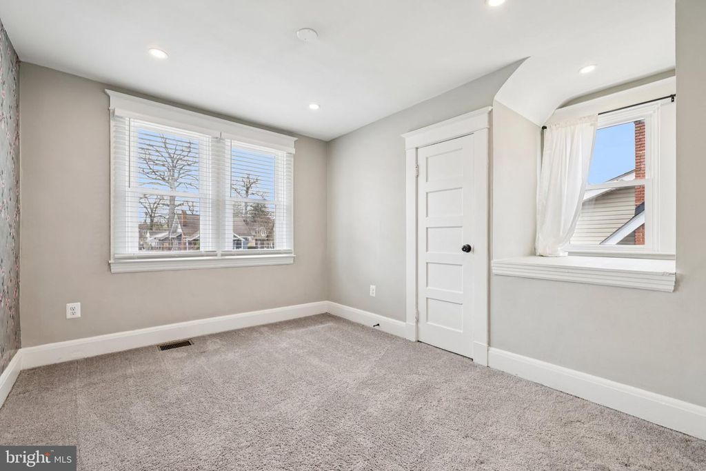Image 18 of property listing at 4118 KATHLAND AVE, Baltimore, MD 21207