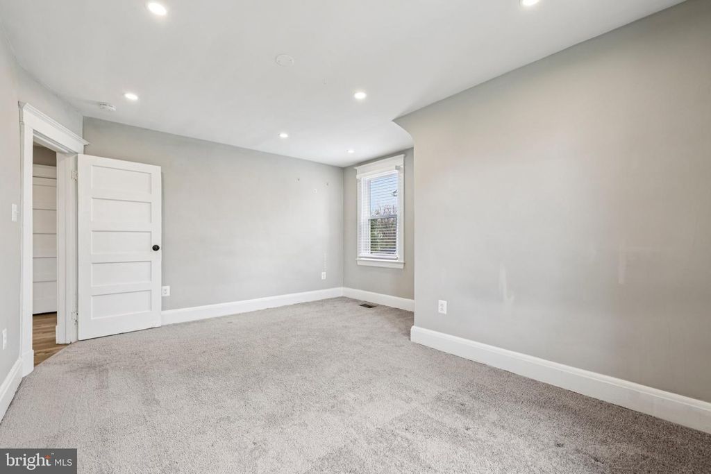 Image 22 of property listing at 4118 KATHLAND AVE, Baltimore, MD 21207