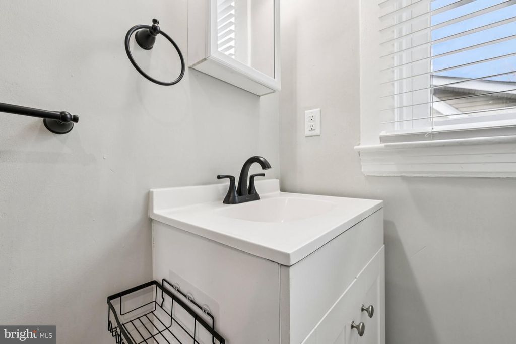 Image 26 of property listing at 4118 KATHLAND AVE, Baltimore, MD 21207