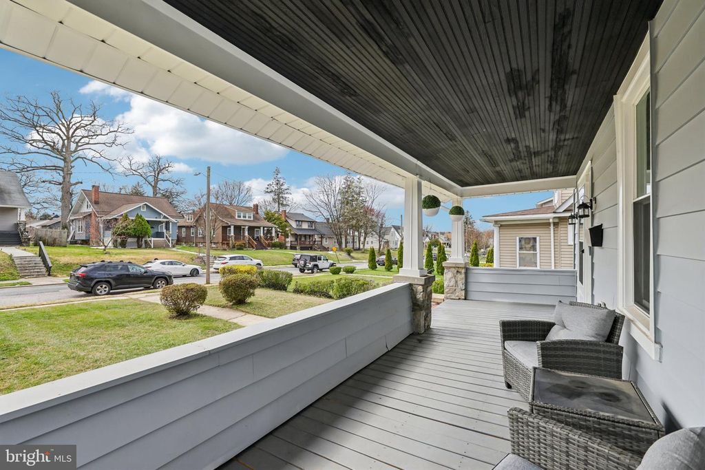 Image 4 of property listing at 4118 KATHLAND AVE, Baltimore, MD 21207