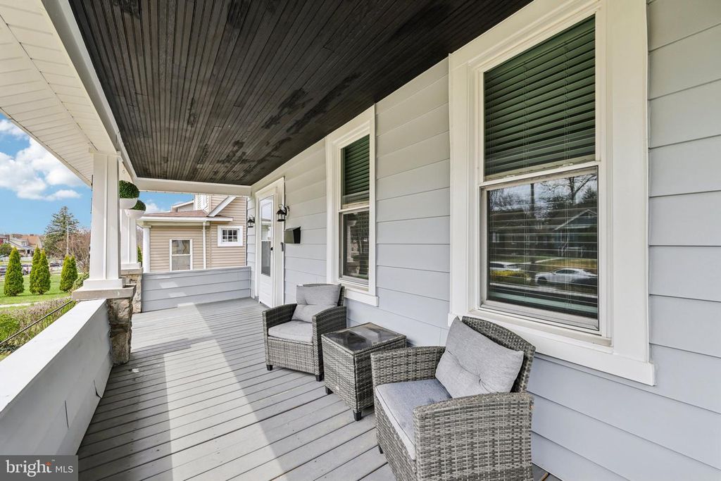 Image 5 of property listing at 4118 KATHLAND AVE, Baltimore, MD 21207