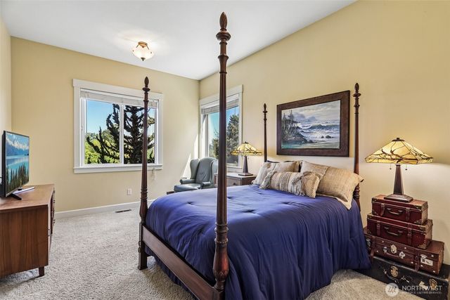 21729 Quiet Water Loop, Lake Tapps, WA 98391