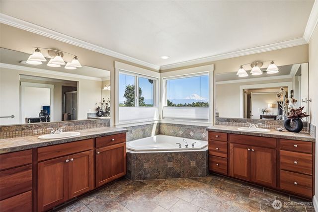 21729 Quiet Water Loop, Lake Tapps, WA 98391