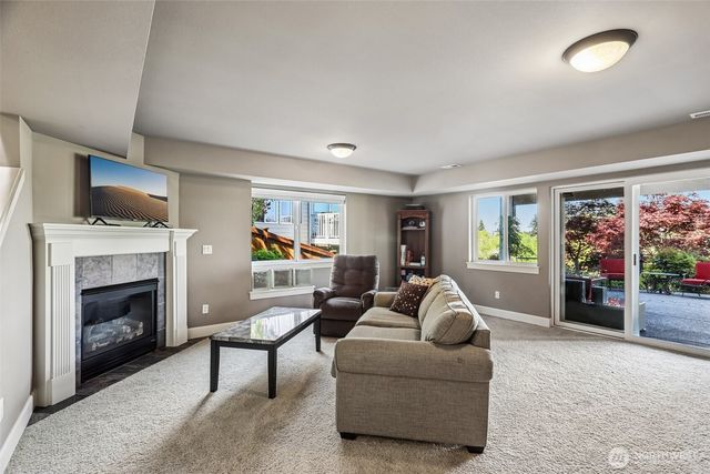 21729 Quiet Water Loop, Lake Tapps, WA 98391