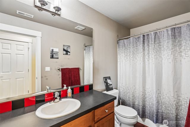 21729 Quiet Water Loop, Lake Tapps, WA 98391