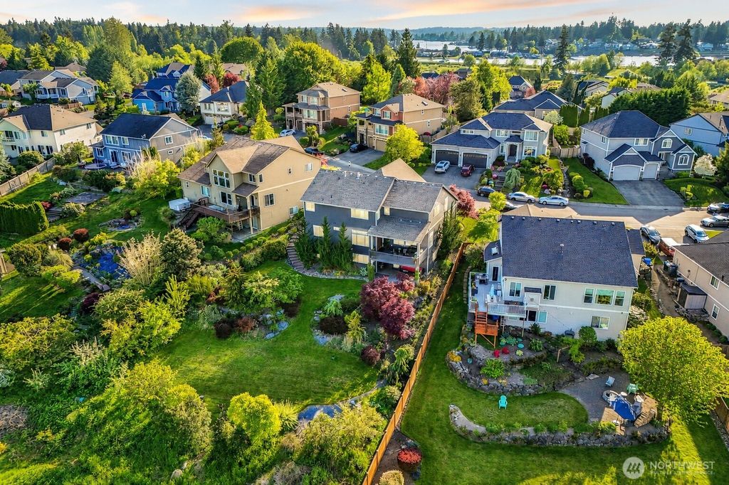 21729 Quiet Water Loop, Lake Tapps, WA 98391