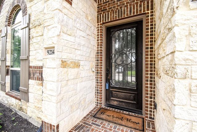 9214 Holloway Cliff Lane, Cypress, TX 77433